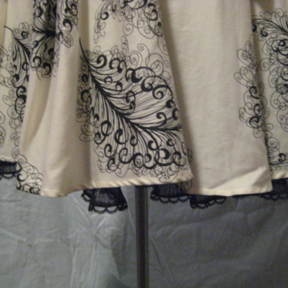 Black and white feather dress - Picture 7 of 8